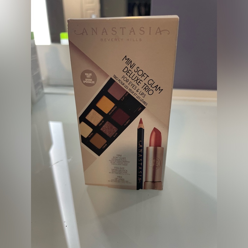 BNIB Anastasia Mini Soft Glam Deluxe Trio for Eyes & Lips